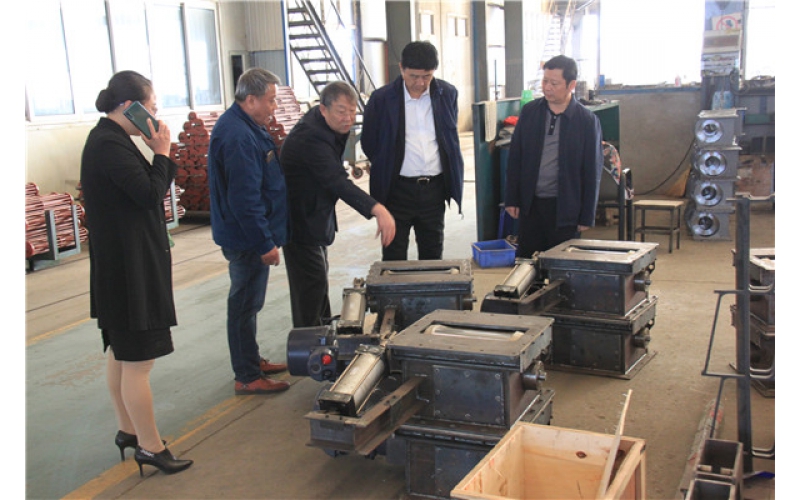 水泥協會孔副會長與高級設計師蔡玉良來任氏考察新產品